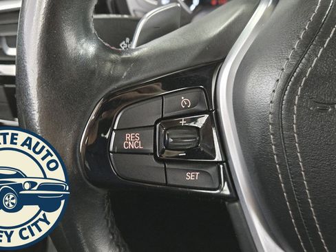 Used 2018 BMW 530i xDrive w/ Premium Package image 11