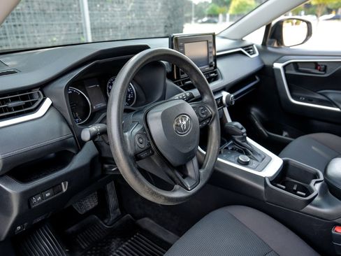 Used 2022 Toyota RAV4 LE AWD/4WD image 3