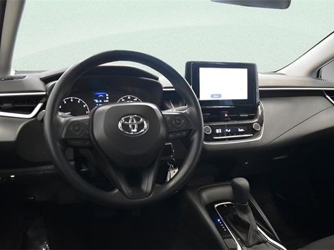 Used 2025 Toyota Corolla LE image 25