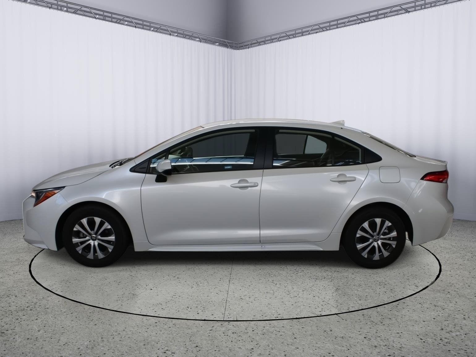 Used 2022 Toyota Corolla LE FWD image 4