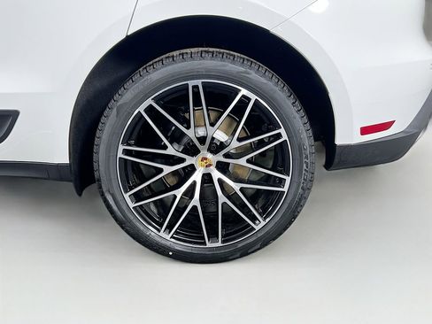 New 2026 Porsche Macan Base image 33