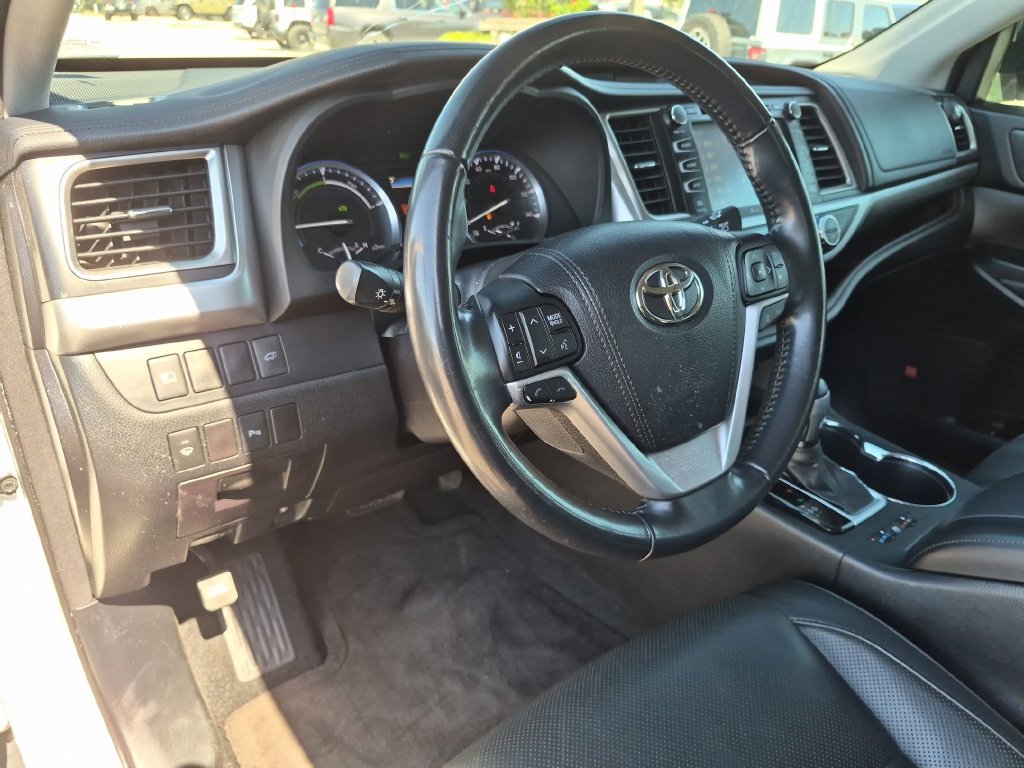 Used 2017 Toyota Highlander Limited AWD/4WD image 33