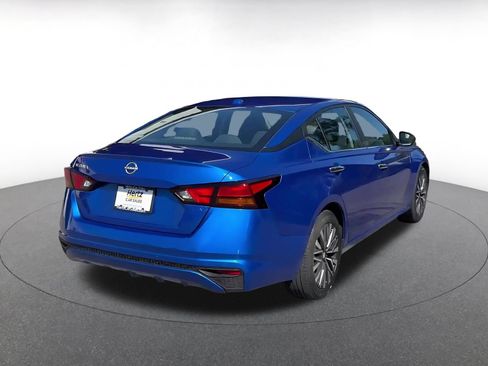 Used 2025 Nissan Altima 2.5 SV FWD image 12