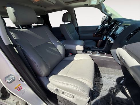 Used 2018 Toyota Sequoia Platinum AWD/4WD image 19