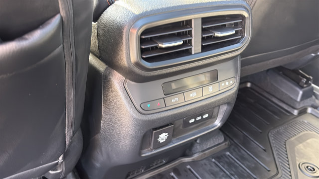 Used 2025 Honda Pilot TrailSport image 28
