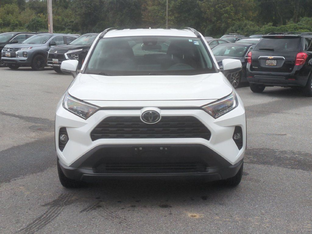 Used 2020 Toyota RAV4 XLE FWD image 2
