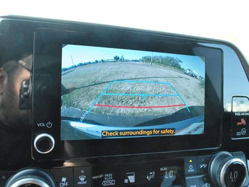 Used 2023 Toyota Highlander XLE AWD/4WD image 24