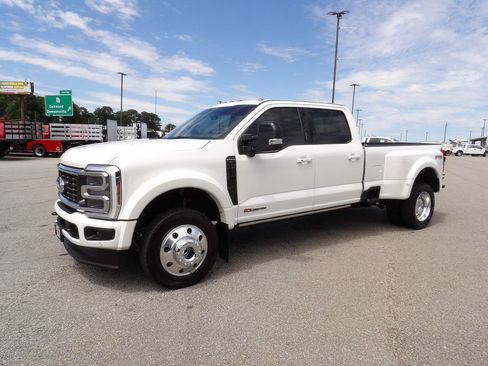 Used 2026 Ford F450 Platinum AWD/4WD image 3