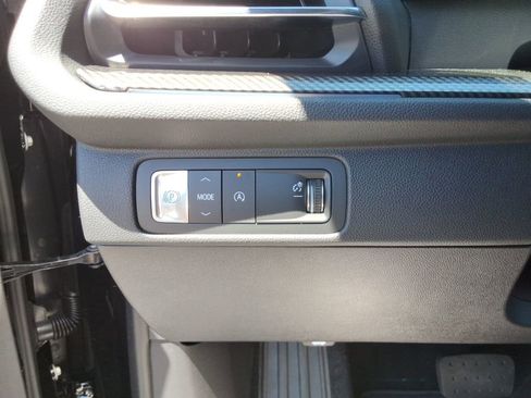 Certified 2026 Chevrolet Traverse High Country FWD image 37