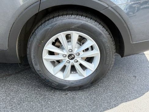 Used 2020 Kia Sorento LX image 14