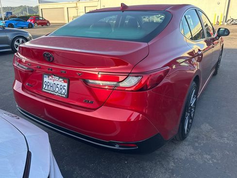 Used 2025 Toyota Camry XLE image 6