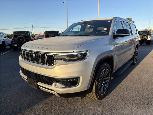 Used 2024 Jeep Wagoneer L Series II w/ Flexible Seating Group image 2