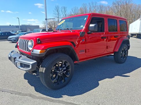 Used 2025 Jeep Wrangler Unlimited Sahara w/ Safety Group AWD/4WD image 3