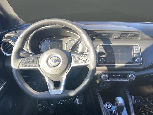 Used 2018 Nissan Kicks SR image 5