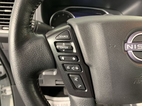 Used 2022 Nissan Frontier SV w/ Technology Package RWD image 17