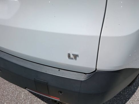 Used 2020 Chevrolet Traverse LT FWD image 12
