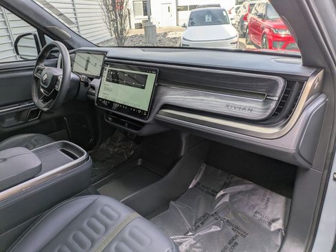 Used 2024 Rivian R1T Adventure AWD/4WD image 29