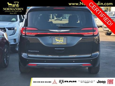 Certified 2023 Chrysler Pacifica Touring-L FWD image 5