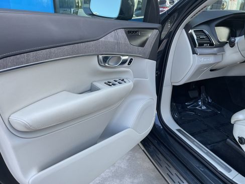 Used 2022 Volvo XC90 T8 Inscription image 9