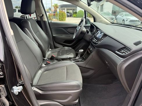 Used 2022 Buick Encore Preferred w/ Safety Package AWD/4WD image 17