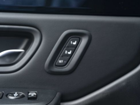 Used 2025 Honda Pilot EX-L image 39