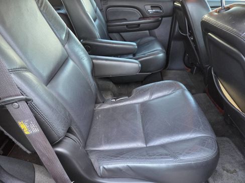 Used 2007 Cadillac Escalade AWD w/ Information Package image 13