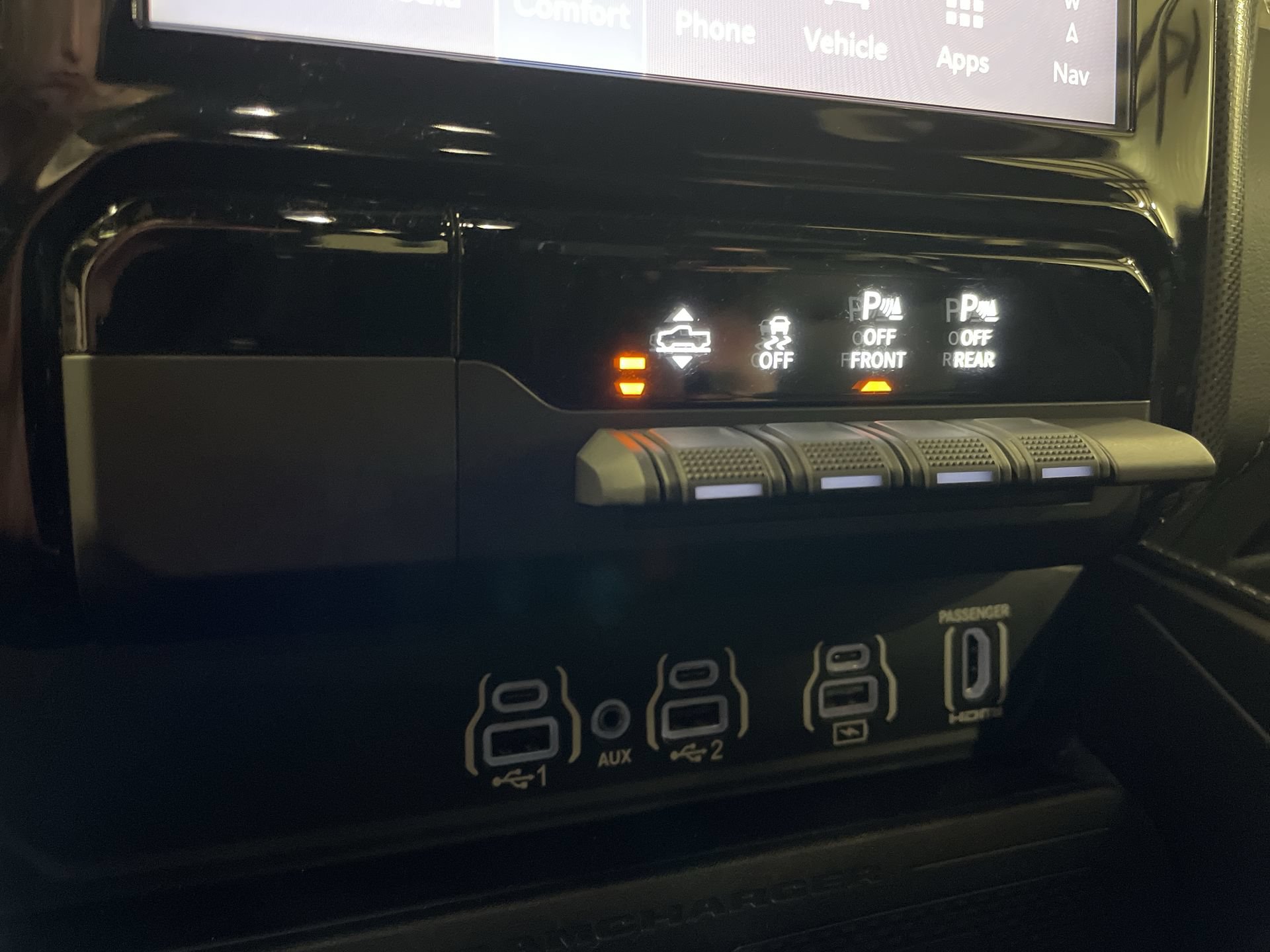Used 2025 RAM 1500 Limited AWD/4WD image 36