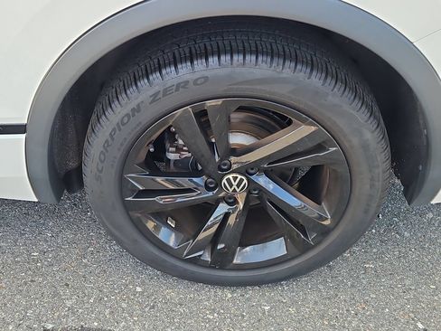 Certified 2024 Volkswagen Tiguan SE R-Line AWD/4WD image 8