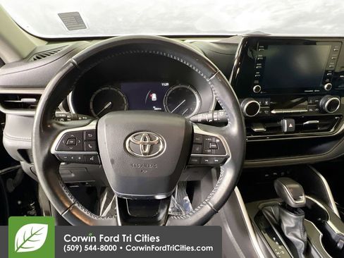 Used 2021 Toyota Highlander XLE image 8