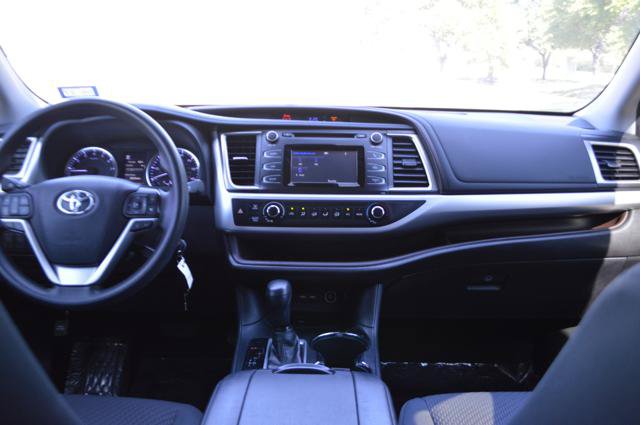 Used 2019 Toyota Highlander LE FWD image 10