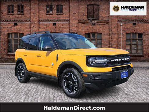 Certified 2022 Ford Bronco Sport Outer Banks w/ Tech Package AWD/4WD image 1