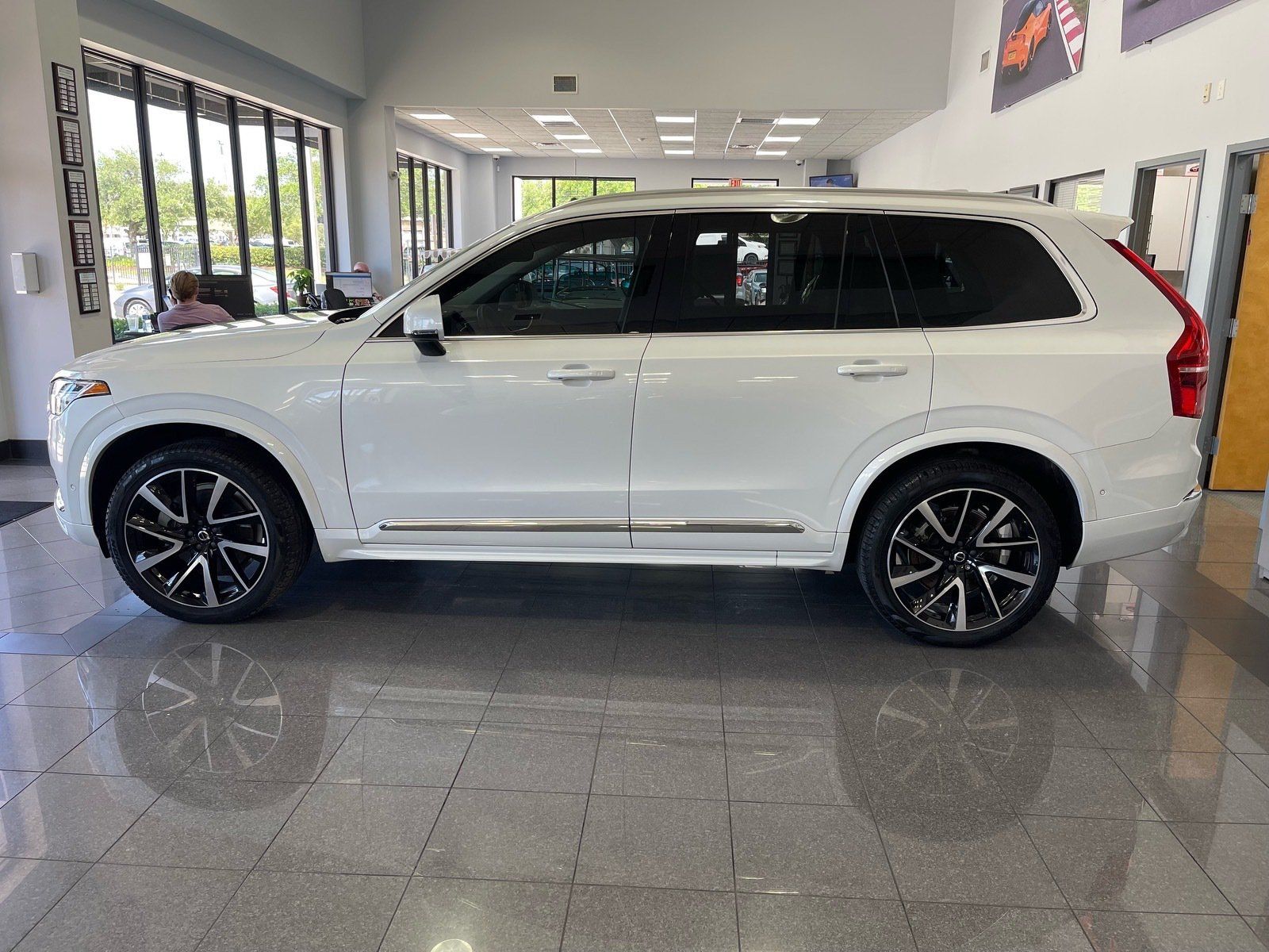 Used 2025 Volvo XC90 B5 Plus w/ Protection Package Premier AWD/4WD image 2