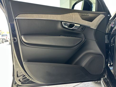 Used 2025 Volvo XC90 B6 Ultra w/ Protection Package Premier image 10