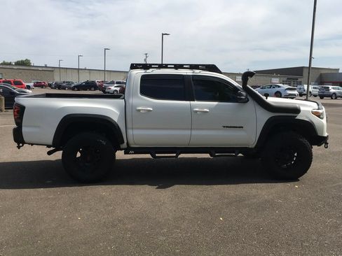 Used 2021 Toyota Tacoma TRD Off-Road w/ Technology Package AWD/4WD image 8