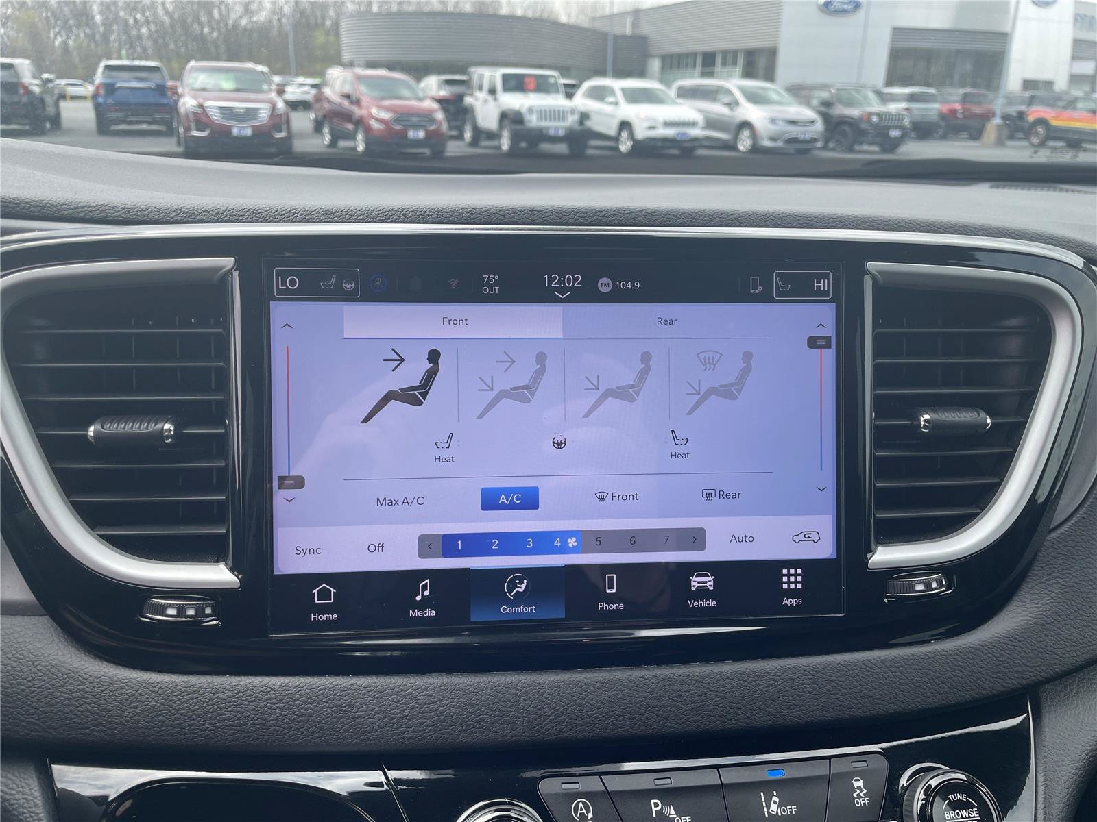 Used 2025 Chrysler Pacifica Select FWD image 25