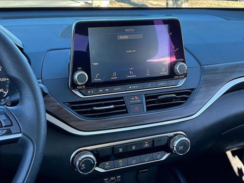 Used 2025 Nissan Altima 2.5 SV image 6