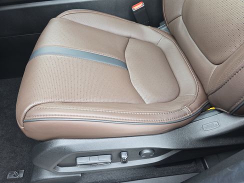 Used 2025 Honda Pilot Elite image 31