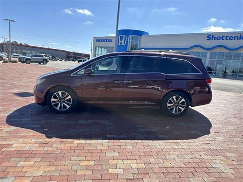 Used 2016 Honda Odyssey Touring Elite image 3