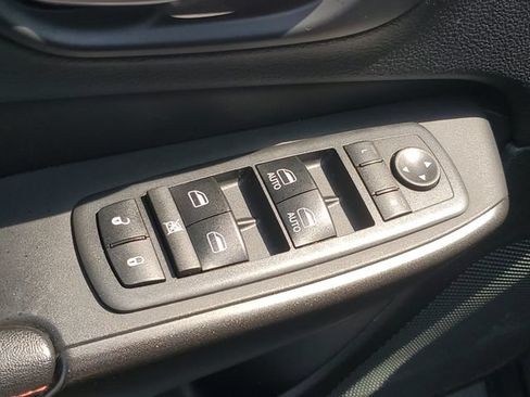 Used 2019 Jeep Cherokee Trailhawk w/ Comfort & Convenience Group AWD/4WD image 17