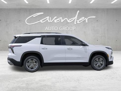 New 2027 Chevrolet Traverse LT w/ Driver Confidence Package FWD image 5