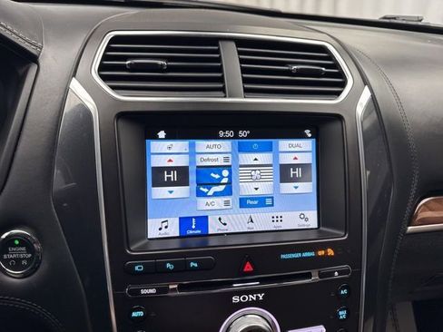 Used 2018 Ford Explorer Platinum image 26