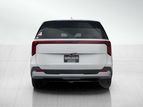 New 2026 Kia Carnival FWD image 5