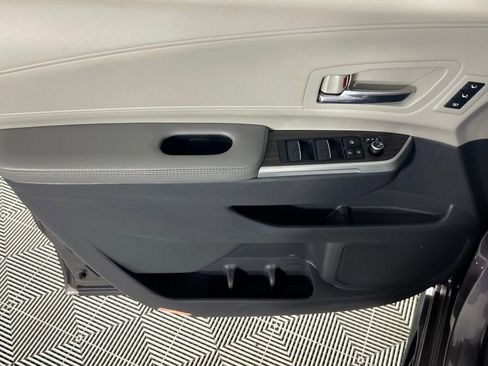 Used 2023 Toyota Sienna Limited image 25