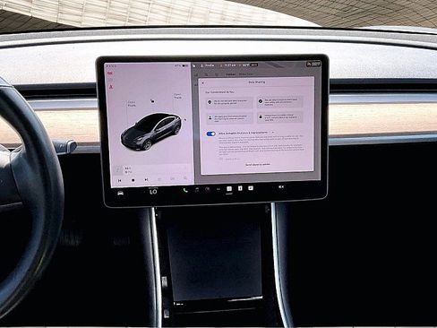 Used 2018 Tesla Model 3 Long Range image 12