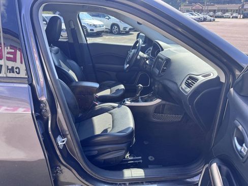 Used 2019 Jeep Compass Latitude AWD/4WD image 15