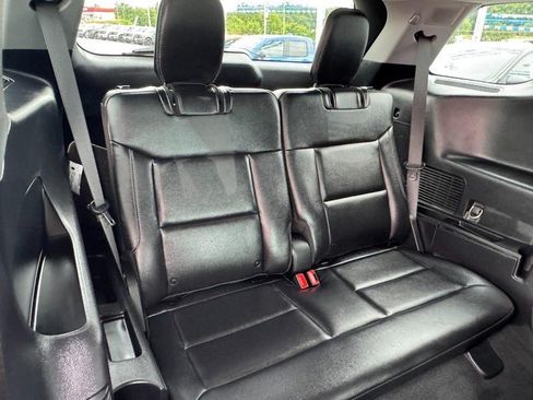 Used 2021 Ford Explorer Limited w/ Equipment Group 301A AWD/4WD image 11