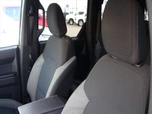 Used 2025 Ford Bronco Big Bend image 15