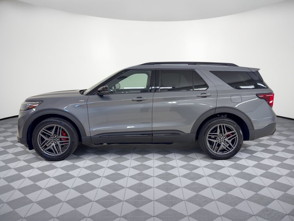 Used 2025 Ford Explorer ST-Line w/ ST-Line Street Pack AWD/4WD image 2