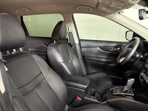 Used 2019 Nissan Rogue SL FWD image 18