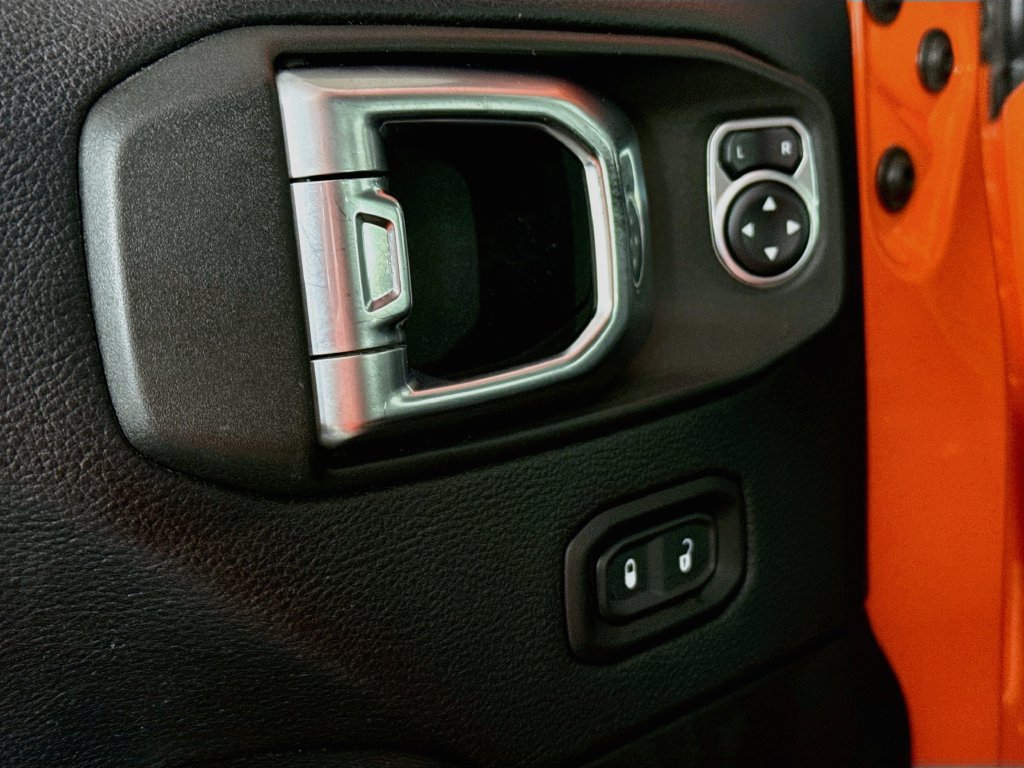 Used 2018 Jeep Wrangler Unlimited Rubicon AWD/4WD image 17